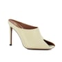 Zobacz również: Klapki MAGDA PIECZONKA x CARINII w kolorze off white CARINII--B10616-T80-000-000-LT1